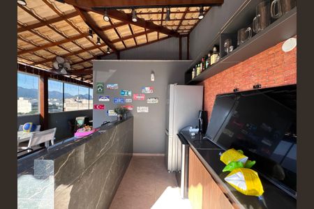 Apartamento à venda com 200m², 3 quartos e 2 vagas Apartamento à venda com 200m², 3 quartos e 2 vagasTerraço