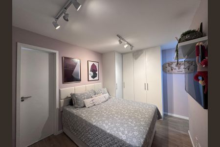 Apartamento à venda com 200m², 3 quartos e 2 vagas Apartamento à venda com 200m², 3 quartos e 2 vagasSuíte