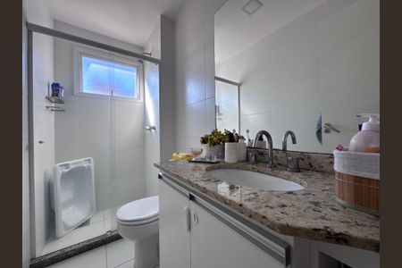 Apartamento à venda com 200m², 3 quartos e 2 vagas Apartamento à venda com 200m², 3 quartos e 2 vagasBanheiro Social