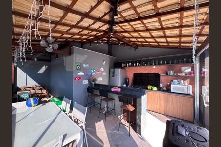 Apartamento à venda com 200m², 3 quartos e 2 vagas Apartamento à venda com 200m², 3 quartos e 2 vagasTerraço