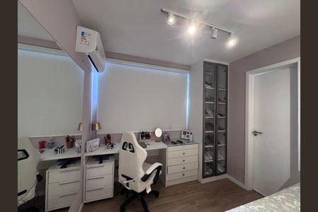 Apartamento à venda com 200m², 3 quartos e 2 vagas Apartamento à venda com 200m², 3 quartos e 2 vagasSuíte