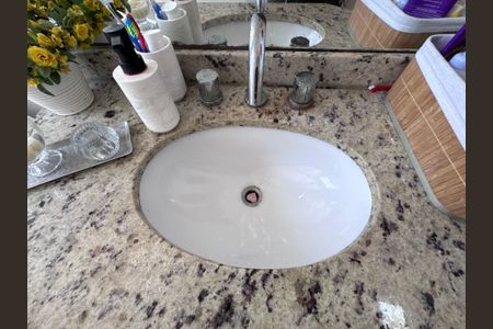 Apartamento à venda com 200m², 3 quartos e 2 vagas Apartamento à venda com 200m², 3 quartos e 2 vagasBanheiro Social