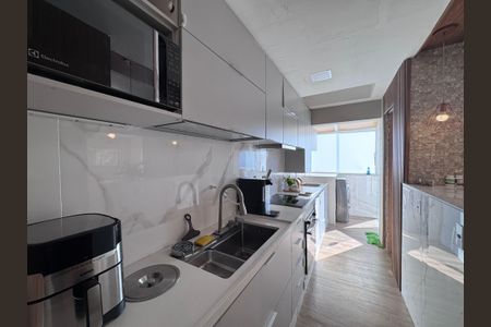 Apartamento à venda com 200m², 3 quartos e 2 vagas Apartamento à venda com 200m², 3 quartos e 2 vagasCozinha e Área de Serviço