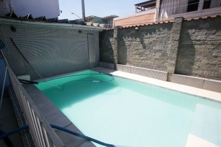 Casa à venda com 303m², 4 quartos e 2 vagasPiscina