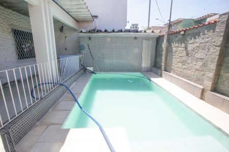 Casa à venda com 303m², 4 quartos e 2 vagasPiscina