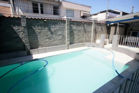 Casa à venda com 303m², 4 quartos e 2 vagasPiscina