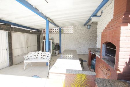 Casa à venda com 303m², 4 quartos e 2 vagasChurrasqueira