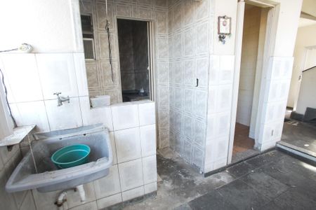 Casa à venda com 303m², 4 quartos e 2 vagasLavanderia