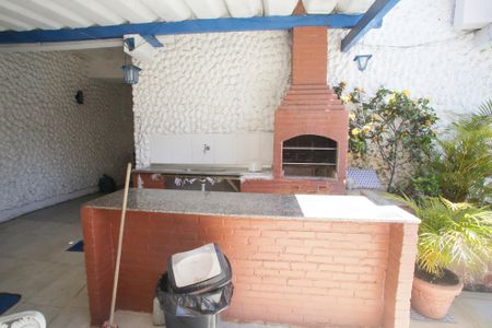 Casa à venda com 303m², 4 quartos e 2 vagasChurrasqueira