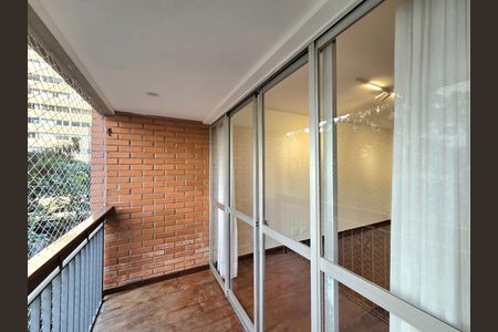Apartamento à venda com 99m², 1 quarto e 1 vaga Apartamento à venda com 99m², 1 quarto e 1 vagaVaranda