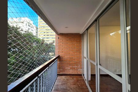Apartamento à venda com 99m², 1 quarto e 1 vaga Apartamento à venda com 99m², 1 quarto e 1 vagaVaranda