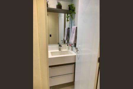 Banheiro de apartamento à venda com 2 quartos, 49m² em Alphaville Empresarial, Barueri