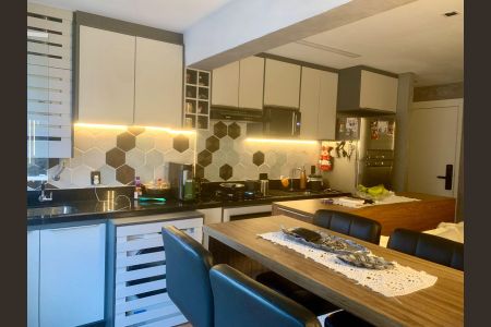 Cozinha de apartamento à venda com 2 quartos, 49m² em Alphaville Empresarial, Barueri