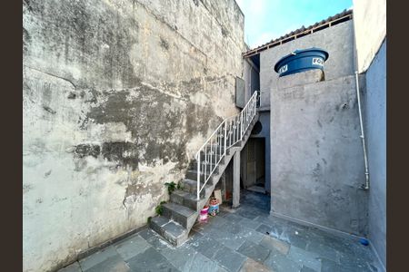 Casa para alugar com 70m², 1 quarto e 1 vagaEscada