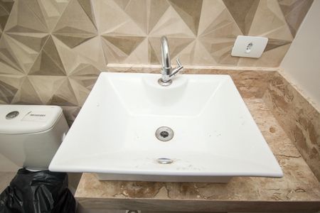 Apartamento à venda com 90m², 2 quartos e 1 vaga Apartamento à venda com 90m², 2 quartos e 1 vagaBanheiro