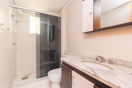 Banheiro 2 de apartamento para alugar com 2 quartos, 78m² em Azenha, Porto Alegre