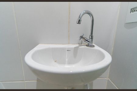 Banheiro de kitnet/studio para alugar com 1 quarto, 25m² em Vila Mira, São Paulo