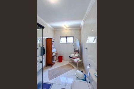 Casa à venda com 320m², 5 quartos e 6 vagasBanheiro da Suíte 1