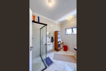 Casa à venda com 320m², 5 quartos e 6 vagasBanheiro da Suíte 1