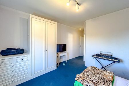 Casa à venda com 320m², 5 quartos e 6 vagasSuite 1 - Casa 1