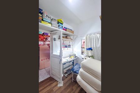 Casa à venda com 320m², 5 quartos e 6 vagasQuarto de Serviço