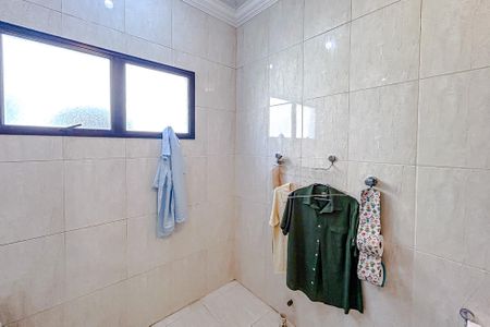 Casa à venda com 320m², 5 quartos e 6 vagasBanheiro - Casa 1