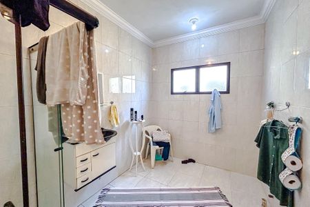 Casa à venda com 320m², 5 quartos e 6 vagasBanheiro - Casa 1