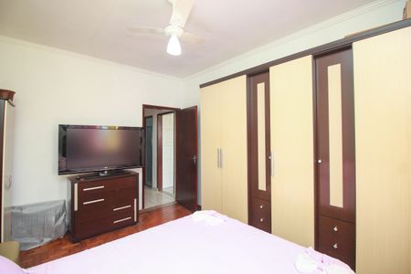 Casa à venda com 201m², 5 quartos e 4 vagasQuarto 2