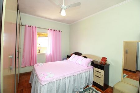 Casa à venda com 201m², 5 quartos e 4 vagasQuarto 2