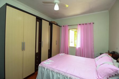 Casa à venda com 201m², 5 quartos e 4 vagasQuarto 2