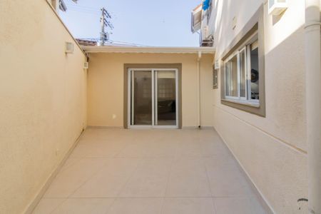 Casa de condomínio à venda com 205m², 3 quartos e 5 vagas Casa de condomínio à venda com 205m², 3 quartos e 5 vagasQuintal