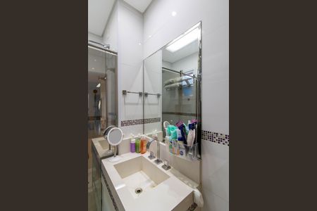 Casa de condomínio à venda com 205m², 3 quartos e 5 vagas Casa de condomínio à venda com 205m², 3 quartos e 5 vagasBanheiro da Suíte 2