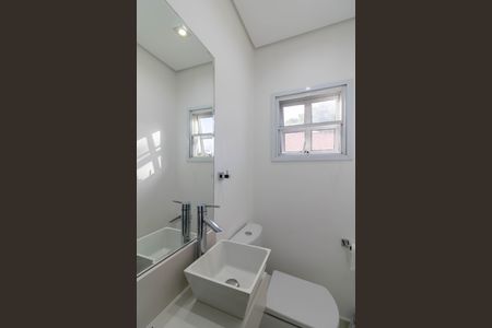 Casa de condomínio à venda com 205m², 3 quartos e 5 vagas Casa de condomínio à venda com 205m², 3 quartos e 5 vagasBanheiro da Suíte 1