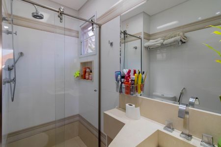 Casa de condomínio à venda com 205m², 3 quartos e 5 vagas Casa de condomínio à venda com 205m², 3 quartos e 5 vagasBanheiro da Suíte 3