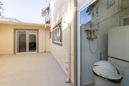 Casa de condomínio à venda com 205m², 3 quartos e 5 vagas Casa de condomínio à venda com 205m², 3 quartos e 5 vagasQuintal