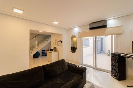 Casa de condomínio à venda com 205m², 3 quartos e 5 vagas Casa de condomínio à venda com 205m², 3 quartos e 5 vagasSala