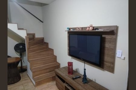 Casa à venda com 128m², 2 quartos e 2 vagas Casa à venda com 128m², 2 quartos e 2 vagasSala