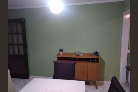 Casa à venda com 128m², 2 quartos e 2 vagas Casa à venda com 128m², 2 quartos e 2 vagasSala de jantar