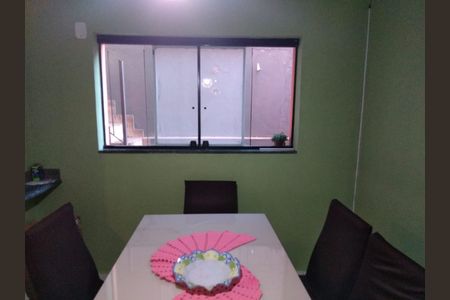 Casa à venda com 128m², 2 quartos e 2 vagas Casa à venda com 128m², 2 quartos e 2 vagasSala de jantar