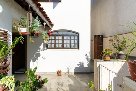 Casa à venda com 286m², 3 quartos e 6 vagas Casa à venda com 286m², 3 quartos e 6 vagasQuintal