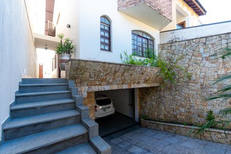 Casa à venda com 286m², 3 quartos e 6 vagas Casa à venda com 286m², 3 quartos e 6 vagasEntrada