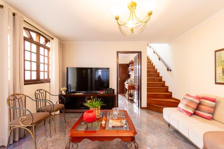 Casa à venda com 286m², 3 quartos e 6 vagas Casa à venda com 286m², 3 quartos e 6 vagasSala de Tv