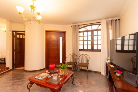 Casa à venda com 286m², 3 quartos e 6 vagas Casa à venda com 286m², 3 quartos e 6 vagasSala