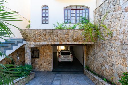 Casa à venda com 286m², 3 quartos e 6 vagas Casa à venda com 286m², 3 quartos e 6 vagasGaragem