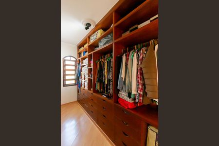 Casa à venda com 286m², 3 quartos e 6 vagas Casa à venda com 286m², 3 quartos e 6 vagasSuíte - Closet