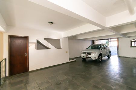 Casa à venda com 286m², 3 quartos e 6 vagas Casa à venda com 286m², 3 quartos e 6 vagasGaragem