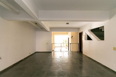 Casa à venda com 286m², 3 quartos e 6 vagas Casa à venda com 286m², 3 quartos e 6 vagasGaragem