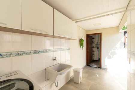 Casa à venda com 286m², 3 quartos e 6 vagas Casa à venda com 286m², 3 quartos e 6 vagasÁrea de Serviço