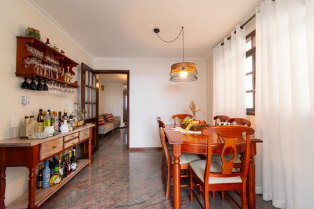 Casa à venda com 286m², 3 quartos e 6 vagas Casa à venda com 286m², 3 quartos e 6 vagasSala de Jantar