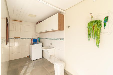 Casa à venda com 286m², 3 quartos e 6 vagas Casa à venda com 286m², 3 quartos e 6 vagasÁrea de Serviço